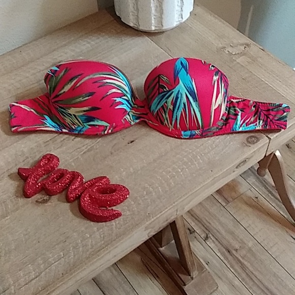 Victoria's Secret Pink Red Strapless Push-up Bra. Size 32D - Picture 12 of 17